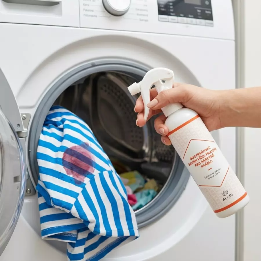 Odstraňovač skvrn před praním pro barevné prádlo 2+1 zdarma