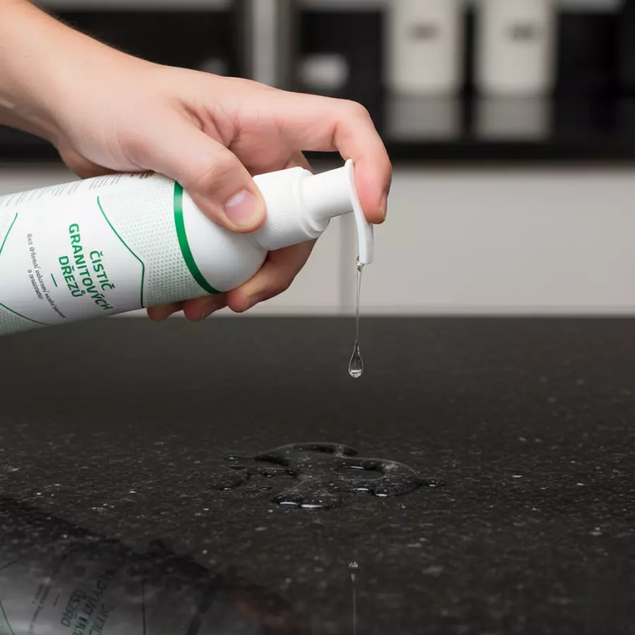 Čistič granitových dřezů